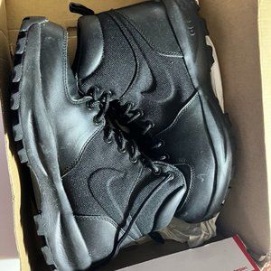 Nike Manoa Mens Shoe - Size 8